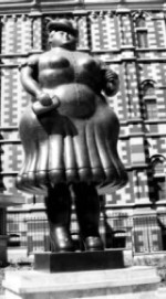 ESCULTURA DE BOTERO - Mujer vestida